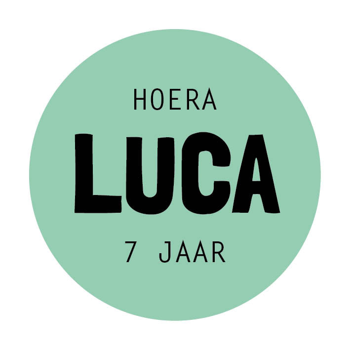 Traktatie sticker met naam | Hoera