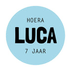 Traktatie sticker met naam | Hoera