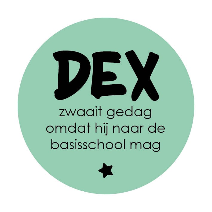 Traktatie sticker met naam | Zwaait gedag | Stoer